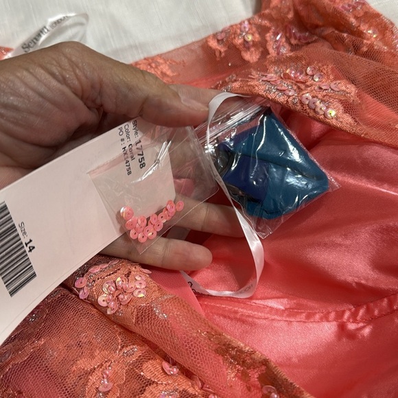 (T4)Serena London chiffon dress in coral with beaded lace and sequin embroide 14 - Picture 13 of 14